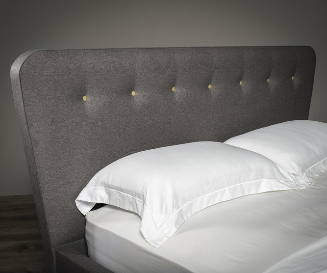 Retro Buttoned Bed - Image 6